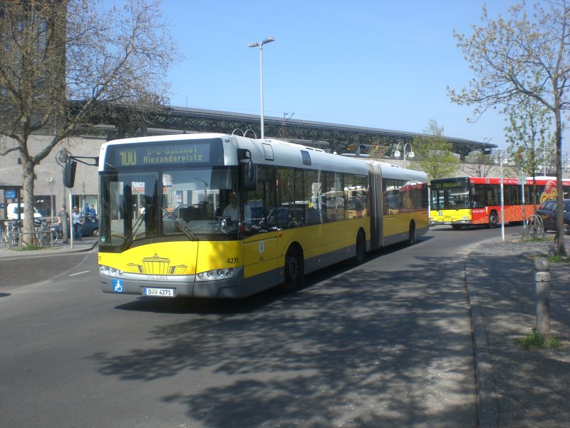 Solaris Urbino auf der Linie 100 nach S+U Bahnhof Alexanderplatz am S+U Bahnhof Zoologischer Garten.