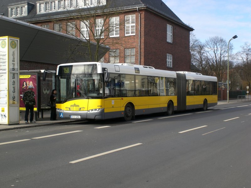 Solaris Urbino auf der Linie 158 nach Heinersdorf Am Wasserturm am S-Bahnhof Buch.