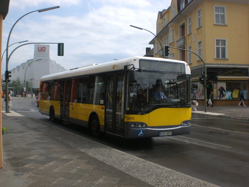 Solaris Urbino auf der Linie 184 nach U-Bahnhof Krumme Lanke am S-Bahnhof Lichterfelde Ost.