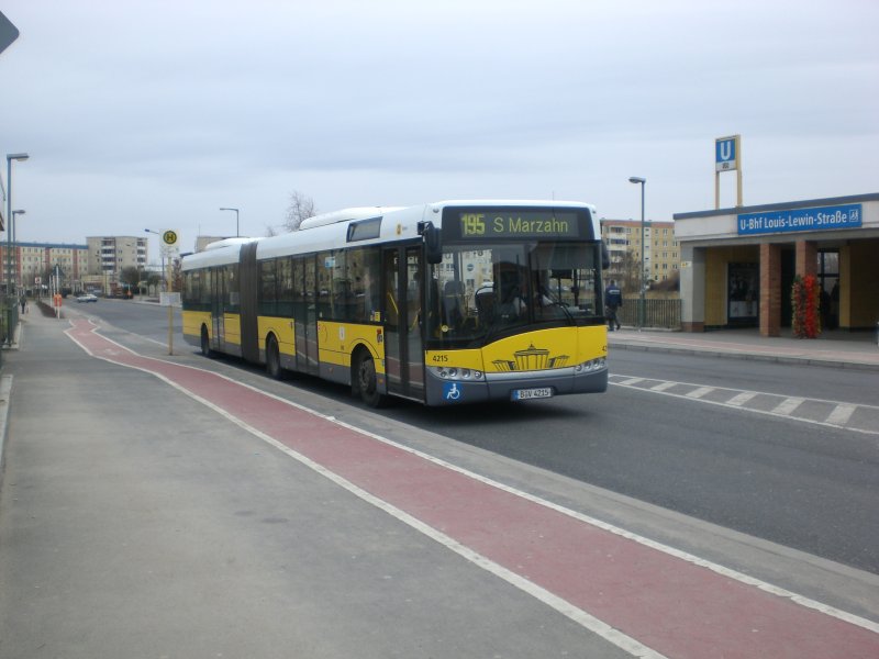 Solaris Urbino auf der Linie 195 nach S-Bahnhof Marzahn am U-Bahnhof Louis-Lewin-Strae.
