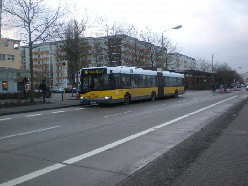 Solaris Urbino auf der Linie 197 nach S-Bahnhof Mahlsdorf an der Haltestelle Flmingstrae.