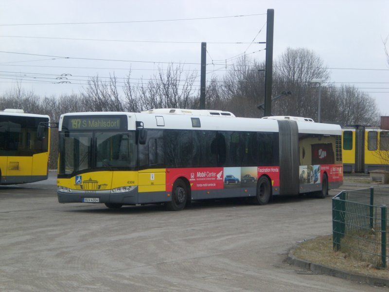 Solaris Urbino auf der Linie 197 nach S-Bahnhof Mahlsdorf an der Haltestelle Falkenberg.