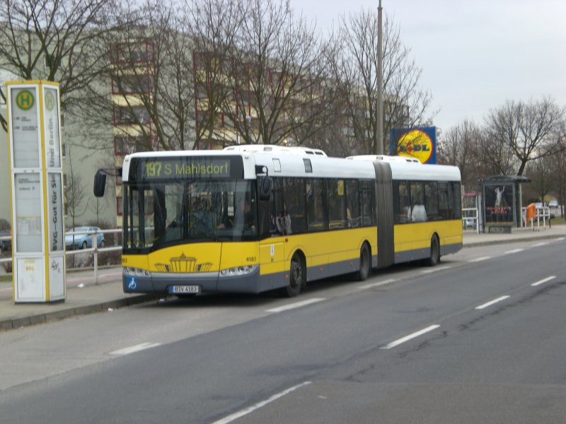 Solaris Urbino auf der Linie 197 nach S-Bahnhof Mahlsdorf am U-Bahnhof Neue Grottkauer Strae.