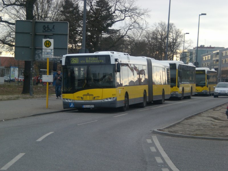 Solaris Urbino auf der Linie 260 nach U-Bahnhof Rudow am S-Bahnhof Adlershof.