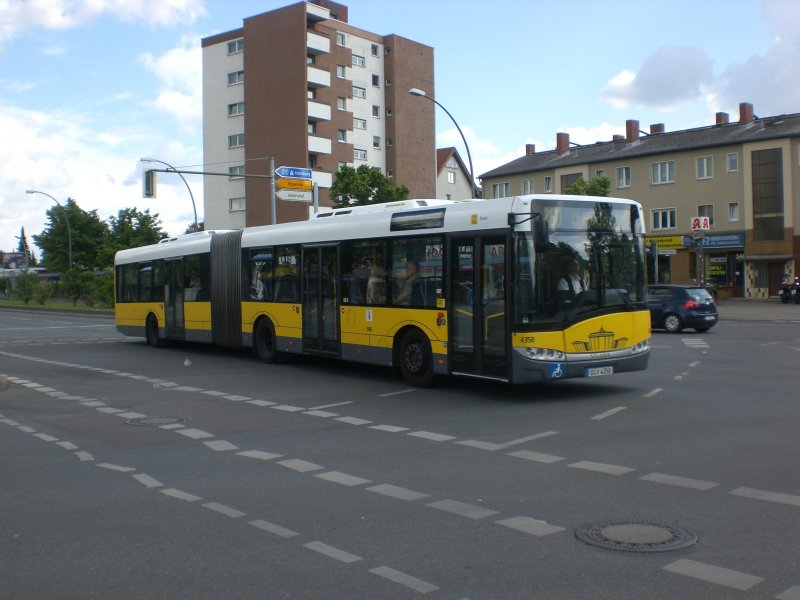 Solaris Urbino auf der Linie 260 am U-Bahnhof Rudow.