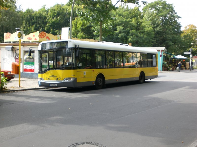 Solaris Urbino auf der Linie 275 am S-Bahnhof Lichtenrade.