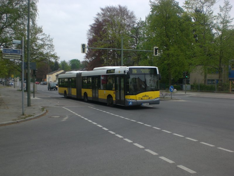 Solaris Urbino auf der Linie 316 nach Potsdam Glienicker Brcke an der Haltestelle Wannsee Pfaueninselchaussee/Knigstrae.