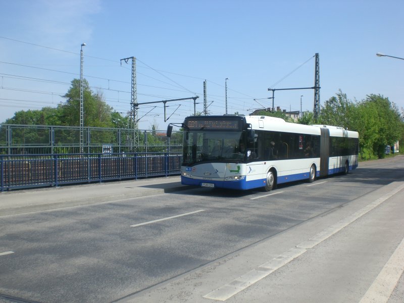 Solaris Urbino auf der Linie 601 nach Hauptbahnhof an der Haltestelle Babelsberg bergang.