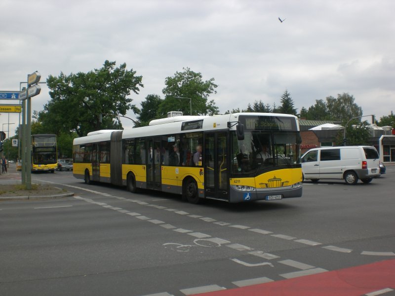 Solaris Urbino auf der Linie M11 nach S-Bahnhof Schneweide an der Haltestelle Mariendorf Mariendorfer Damm/Buckower Chaussee.
