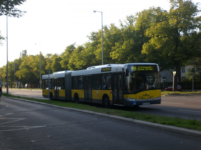 Solaris Urbino auf der Linie M49 nach S+U Bahnhof Zoologischer Garten an der Haltestelle Charlottenburg Wrtembergallee.