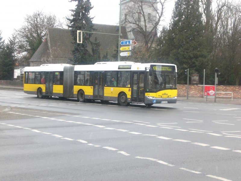 Solaris Urbino auf der Linie M76 nach U-Bahnhof Walther-Schreiber-Platz am U-Bahnhof Alt-Mariendorf.