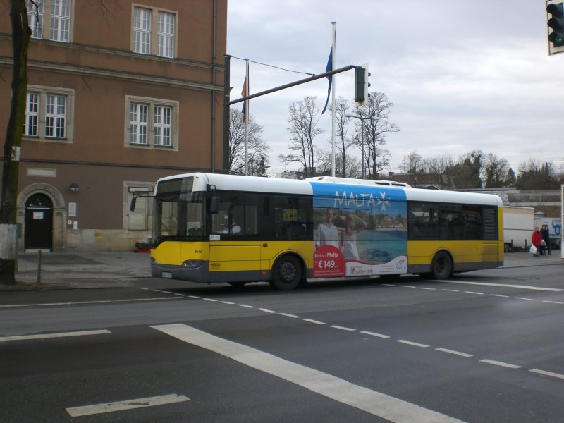 Solaris Urbino auf der Linie X83 nach Marienfelde Nahmitzer Damm am S-Bahnhof Lankwitz.