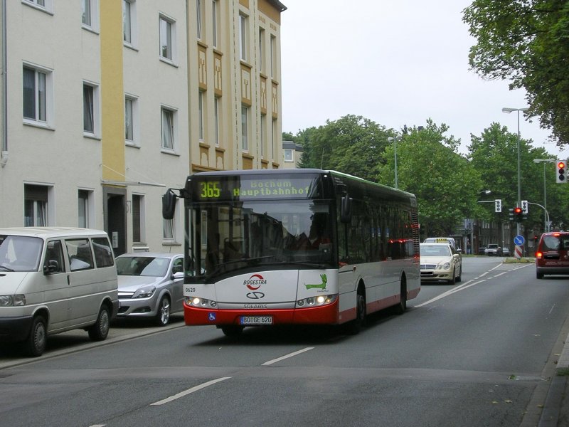 Solaris Urbino12,Wagen 0467,Linie 365 aus Wattenscheid-Real Markt
Durchfahrt An der Landwehr,Ziel Bochum Hbf.(27.08.2008)