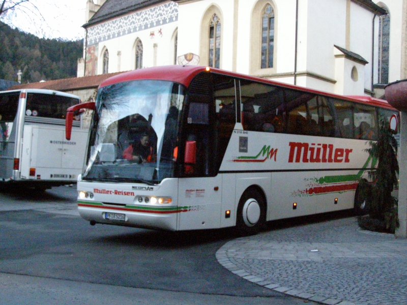 Sonntag, 14.1.07.
Diesen Bus habe ich in Imst/stereich gesichtet. Er kommt vom Reiseunternehmen  Mller  aus Pfortzheim.
Hierbei handelt es sich um einen Neoplan