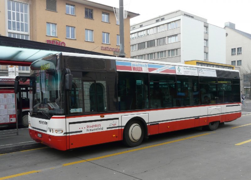 StadtBus Frauenfeld - Neoplan Kleinbus Nr.72  TG 158096 bei der Bushaltestelle auf dem Bahnhofplatz in Frauenfeld am 04.01.2008