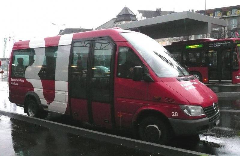 Stadtbus Rapperswil-Jona, 8640 Rapperswil SG, Linie 993, Nr. 28: MB 416 CDI SG 31'895 (Oskar Schneider AG, 8734 Ermenswil) am 10. Dezember 2008 bei der neuen Busstation Rapperswil Bahnhof
