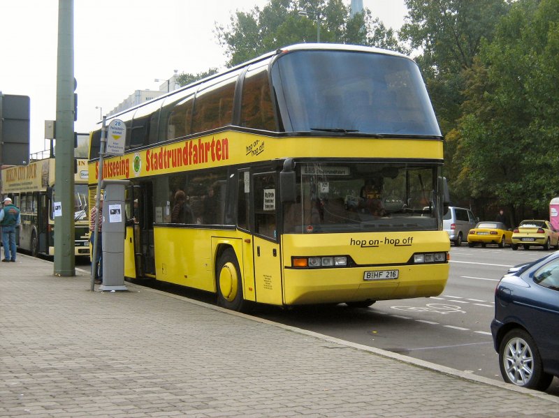 Stadtrundfahrt-Bus in Berlin-Mitte, 12.10.2008