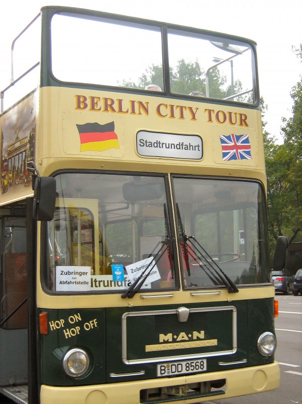 Stadtrundfahrt-Bus (Doppeldeckerbus von MAN) in Berlin, 12.10.2008