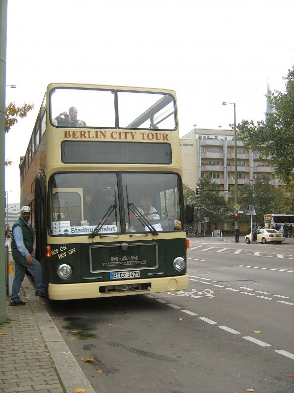 Stadtrundfahrtbus (MAN-Doppeldecker) in Berlin-Mitte, 12. 10. 2008