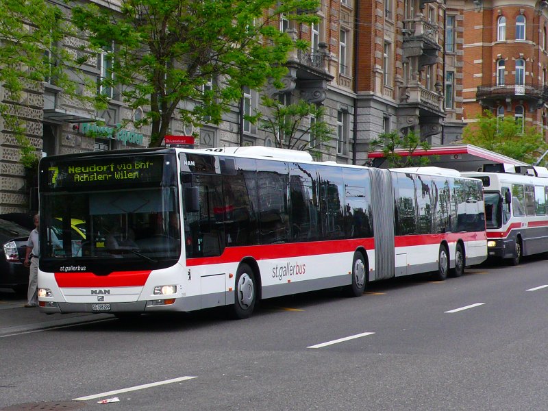 st.gallerbus 299 am 11.05.09 in der St. Leonhardstrasse. Dieser Bus war ein Prototyp von der MAN, nun fhrt er in St. Gallen.