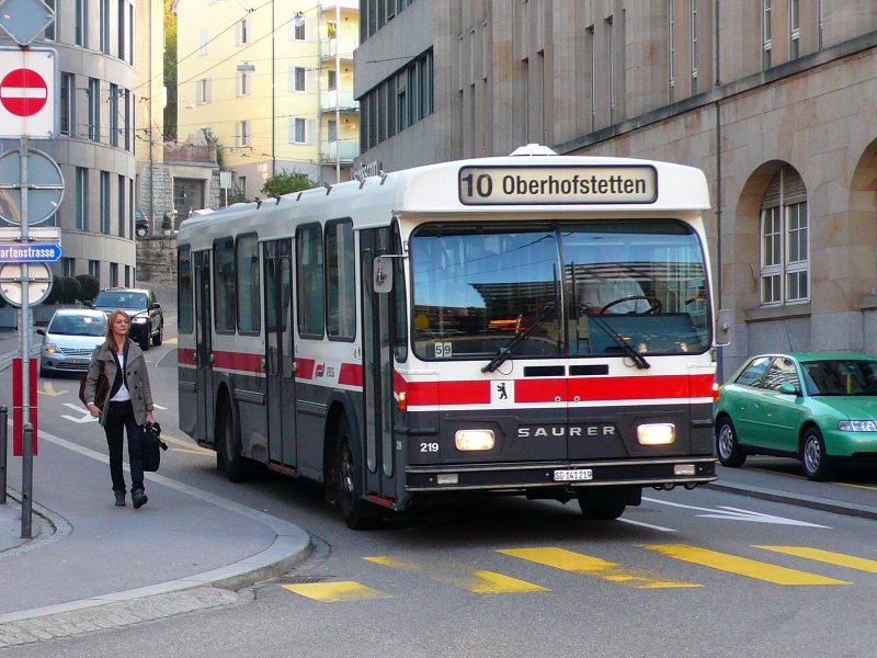 st.gallerbus Saurer 219 am 24.10.08 beim Bleicheli