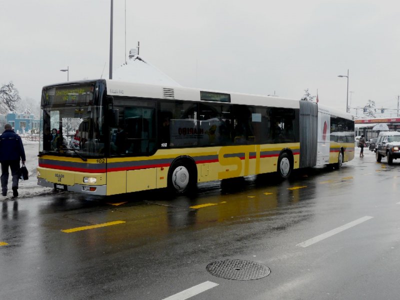 STI - MAN Bus Nr.102 BE 577102 unterwegs auf der Linie 1 in Thun am 12.12.2008