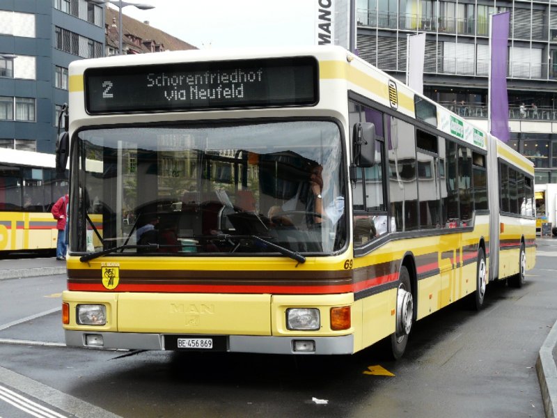 STI - MAN Bus Nr.69 BE 456869 eingeteilt auf der Linie 2 bei der  Bushaltestelle vor dem Bahnhof Thun am 24.05.2008