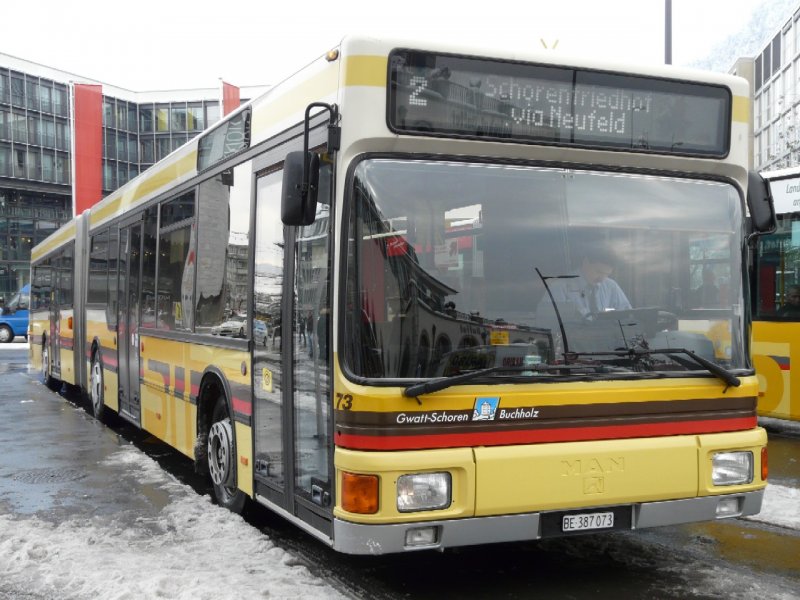 STI - MAN Bus Nr.73 BE 387073 mit dem Ortswappen Gwatt-Schoren Buchholz auf der Front unterwegs auf der Linie 2 in Thun am 12.12.2008