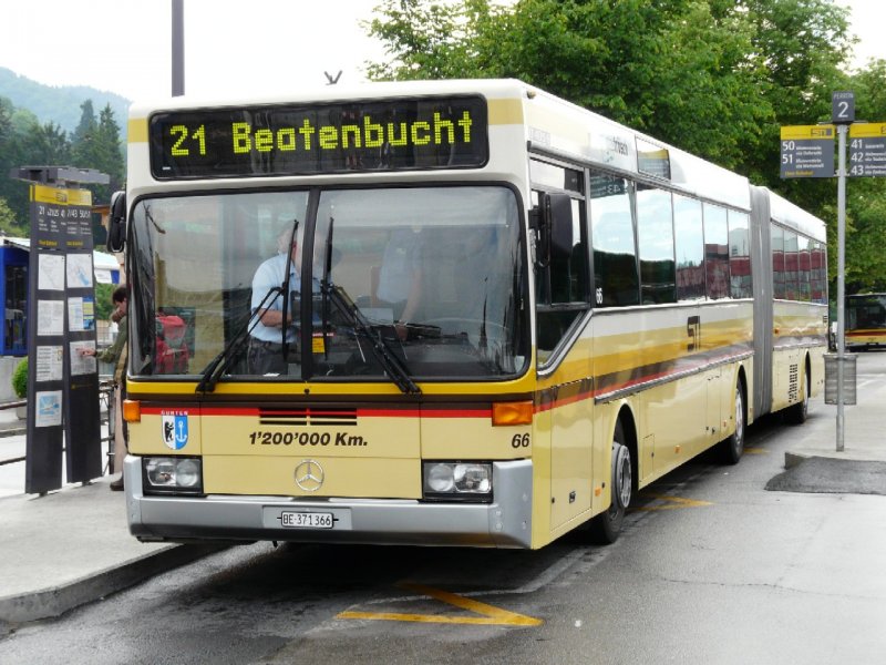 STI - Mercedes Gelenkbus Nr.66 BE 371366 bei den Provisorisch Bushaltestellen neben dem Bahnhof Thun am 24.05.2008