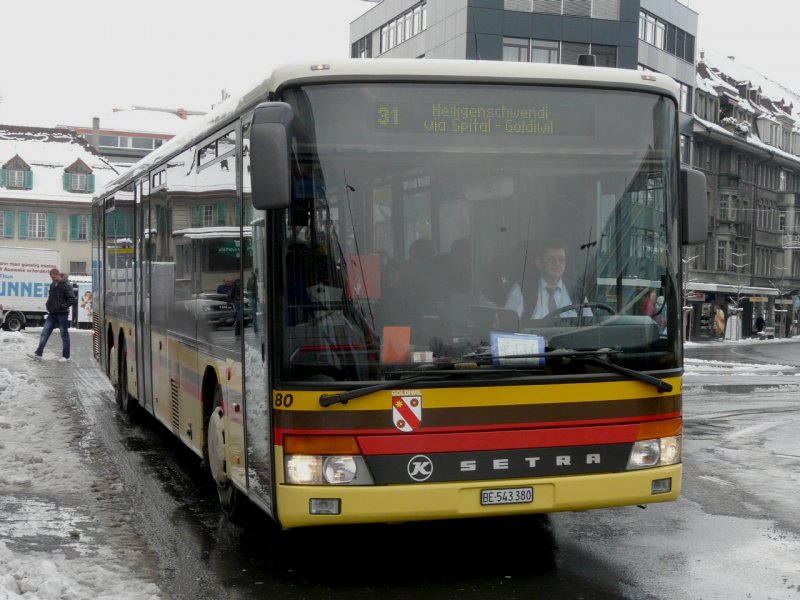 STI - Setra Bus Nr.80 BE 543080 mit dem Ortswappen GOLDIWIL auf der Front unterwegs auf der Linie 31 in Thun am 12.12.2008