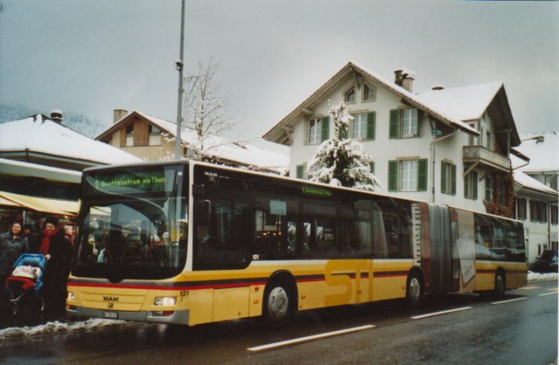 STI Thun Nr. 121/BE 700121 MAN am 12. Dezember 2008 Steffisburg, Platz