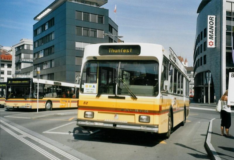 STI Thun Nr. 52/BE 396'552 Saurer/R&J SH am 29. August 2008 Thun, Bahnhof (obschon gerade die OHA beginnt, ist auf der Linienanzeige noch  Thunfest  angegeben!)