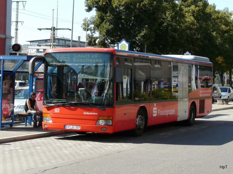 Sdbadenbus - Setra 315 NF FR:JS 357 unterwegs auf der Linie 7353 bei den Haltestellen vor dem Bahnhof in Singen am 31.08.2009