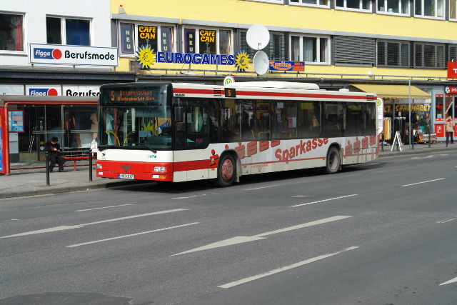 SW Marburg 87 hier auf der Linie 5 am HBF Marburg.
Werbung: Sparkasse Marburg
Mai 2007