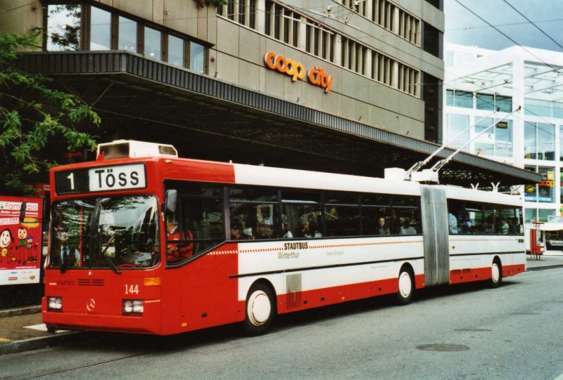 SW Winterthur Nr. 144 Mercedes O 405GTZ Gelenktrolleybus am 6. Juni 2009 Winterthur, Bahnhof