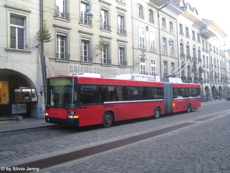 Swisstrolley Nr. 19 am 23.12.08 bei der Haltestelle Rathaus.