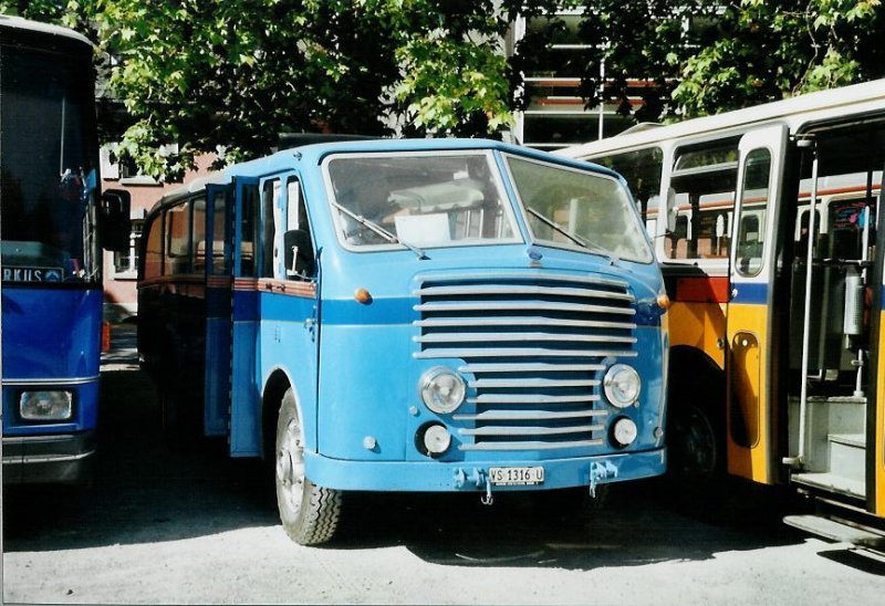 Theytaz, Sion VS 1316 U Saurer/Mudry am 21. Juni 2008 Aigle, Saurer-Treffen (In der Schweiz wurden zwischen 1951 und 1986 nur gerade 4 Allrad-Autobusse in Einsatz gestellt, die ber 3,5 Tonnen aufwiesen; dieses Fahrzeug mit Jahrgang 1951 ist also eine absolute Raritt!)