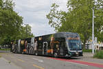 Hess Doppelgelenk Elektrobus 9107 mit der Werbung für die Glace Nuii, auf der Linie 50, verlässt am 03.05.2025 die Haltestelle Kannenfeldplatz. Aufnahme Basel.