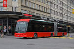 Hess Elektrobus 201, auf der Linie 9, fährt am 24.02.2025 zur Haltestelle beim Bahnhof Biel.