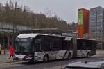 VE 2317, Irizar ieBus, von WEmobility, (Ecker), hält kurz am Busbahnhof in Esch Alzette.