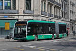 Mercedes eCitaro 7121, auf der Linie 30, fährt am 14.04.2025 zur Haltestelle Steinenschanze. Aufnahme Basel.