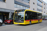 Mercedes eCitaro 1020, auf der Linie 66, verlässt am 13.10.2025 die Haltestelle beim Bahnhof Dornach.