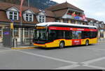 Postauto - Mercedes e Citaro BE 610538 unterwegs auf der Linie 103 vor dem Bhf. in Interlaken Ost am 01.11.2025