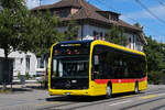 Mercedes eCitaro 1017 der BLT, auf der Linie 64, f�hrt am 06.07.2026 durch die Hauptstrasse in Reinach zur Haltestelle Reinach Dorf.
