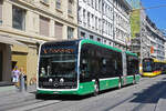 Mercedes eCitaro 7120, auf der wegen der Grossbaustelle am Marktplatz umgeleiteten Linie 36, bedient am 19.08.2026 die Haltestelle Rheingasse.
