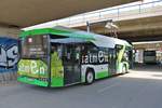 Stadtwerke Offenbach Solaris Urbino Electric am 09.04.21 am Kaiserlei Kreisel