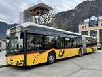 Der neue Solaris Urbino 18 IV Electric '12283'  BE 431 659  der PostAuto Regie Spiez am 19.12.25 beim Bahnhof Interlaken West.