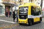 Dieser  kleine Gelbe  Elektro-Kleinbus der BVG (Berliner Verkehrsbetriebe) fährt automatisiert (ein Fahrer ist aus Sicherheitsgründen an Bord) eine ca. 1,2km lange Strecke im Bezirk Reinickendorf von Berlin. Der Bus der Fa. Easy Mile bewegt sich autonom auf der angelernten Strecke mit einer Geschwindigkeit von bis zu 18km/h im normalen Straßenverkehr. Die Fahrt ist kostenfrei. Foto: 23.10. 2021