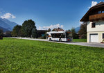 Ein Mercedes – Kutsenits Hydra von Oberlojer, kurz vor der Haltestelle Greifenburg-Weißensee Bahnhof.
Unterwegs war der Bus auf der Kfl. 5068 (Neusach Gh Seefriede - Greifenburg Gemeindeamt).
Aufgenommen am 14.9.2016.