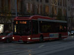 Stockholm verfügt über ein gut ausgebautes ÖPNV Netz, alle (?) Stadtbusse sind Bio-Diesel-Hybridfahrzeuge.Hier ein Bus der Linie 65 in der Innenstadt.